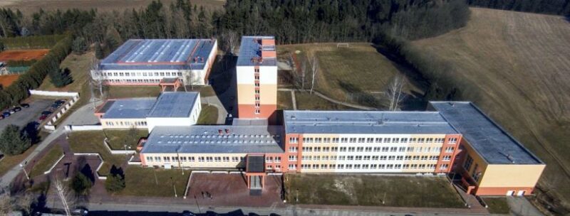 školní areál - pohled z výšky